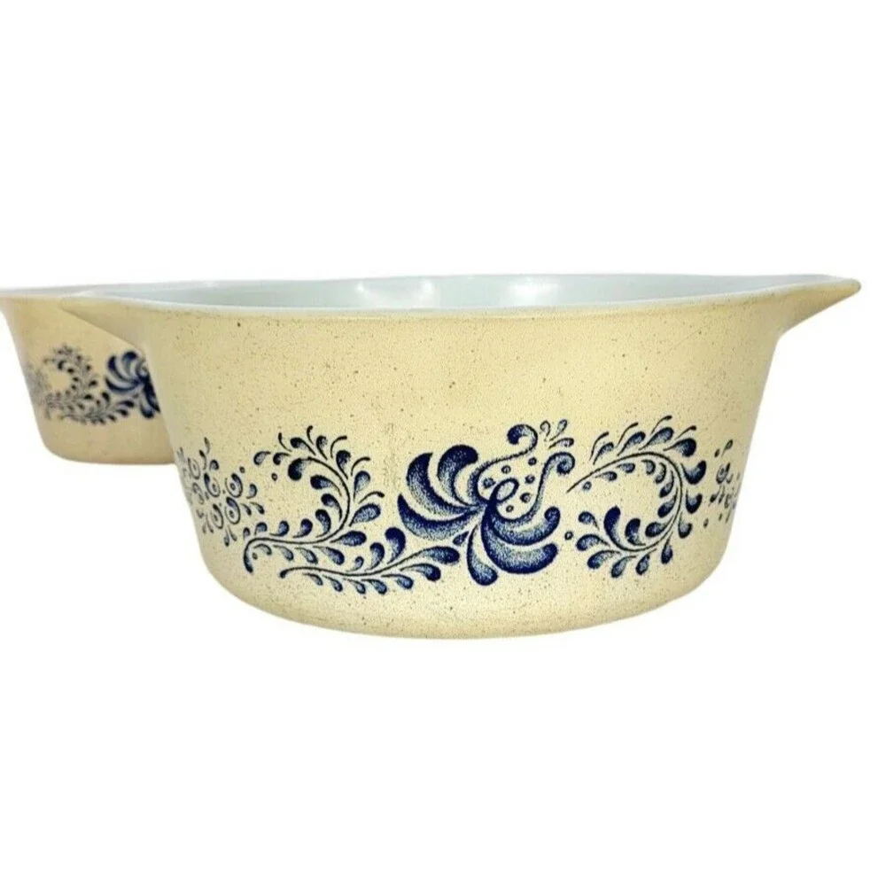 Vintage 70s Pyrex 